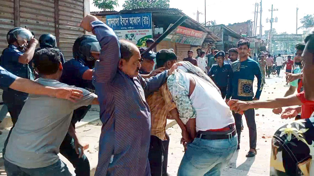 রামগঞ্জে বিএনপির কর্মসূচিতে আ.লীগের হামলা, পুলিশের ফাঁকা গুলি