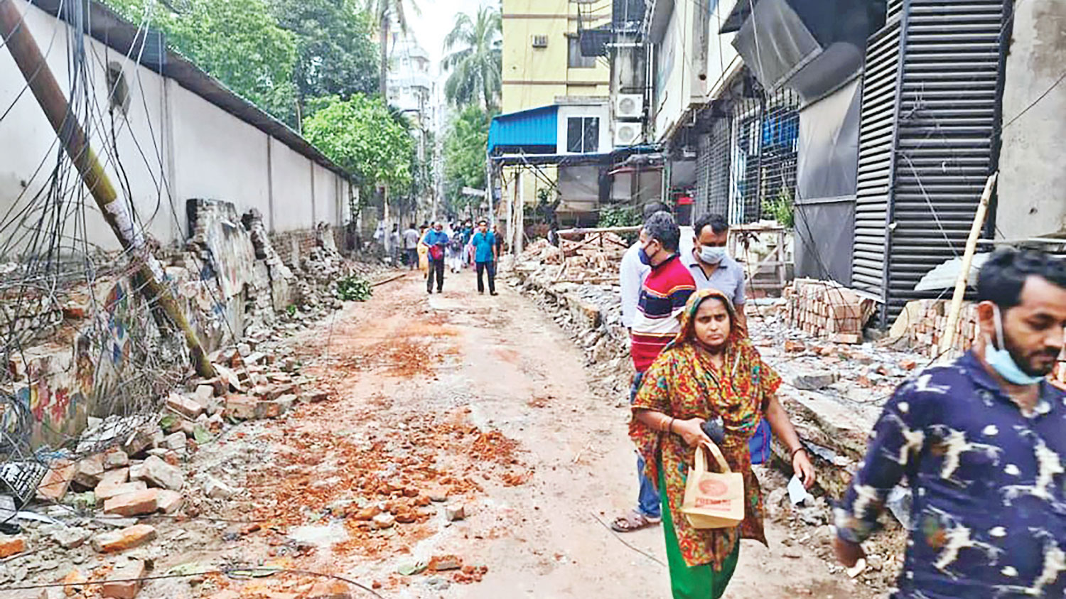 বিশ্বসাহিত্য কেন্দ্রের রাস্তায় উচ্ছেদ অভিযান