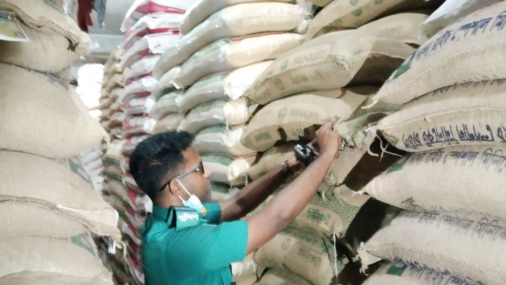 মজুতদারদের বিরুদ্ধে অভিযান আরও জোরালো হবে: খাদ্যমন্ত্রী