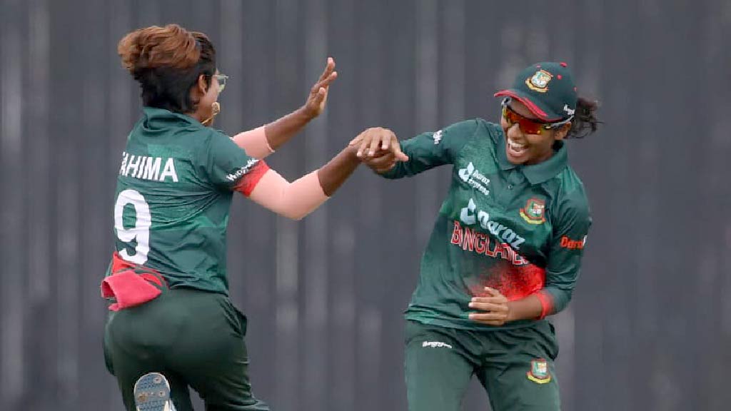 মিরপুরে ভারতকে কাঁপিয়ে দিচ্ছে বাংলাদেশ