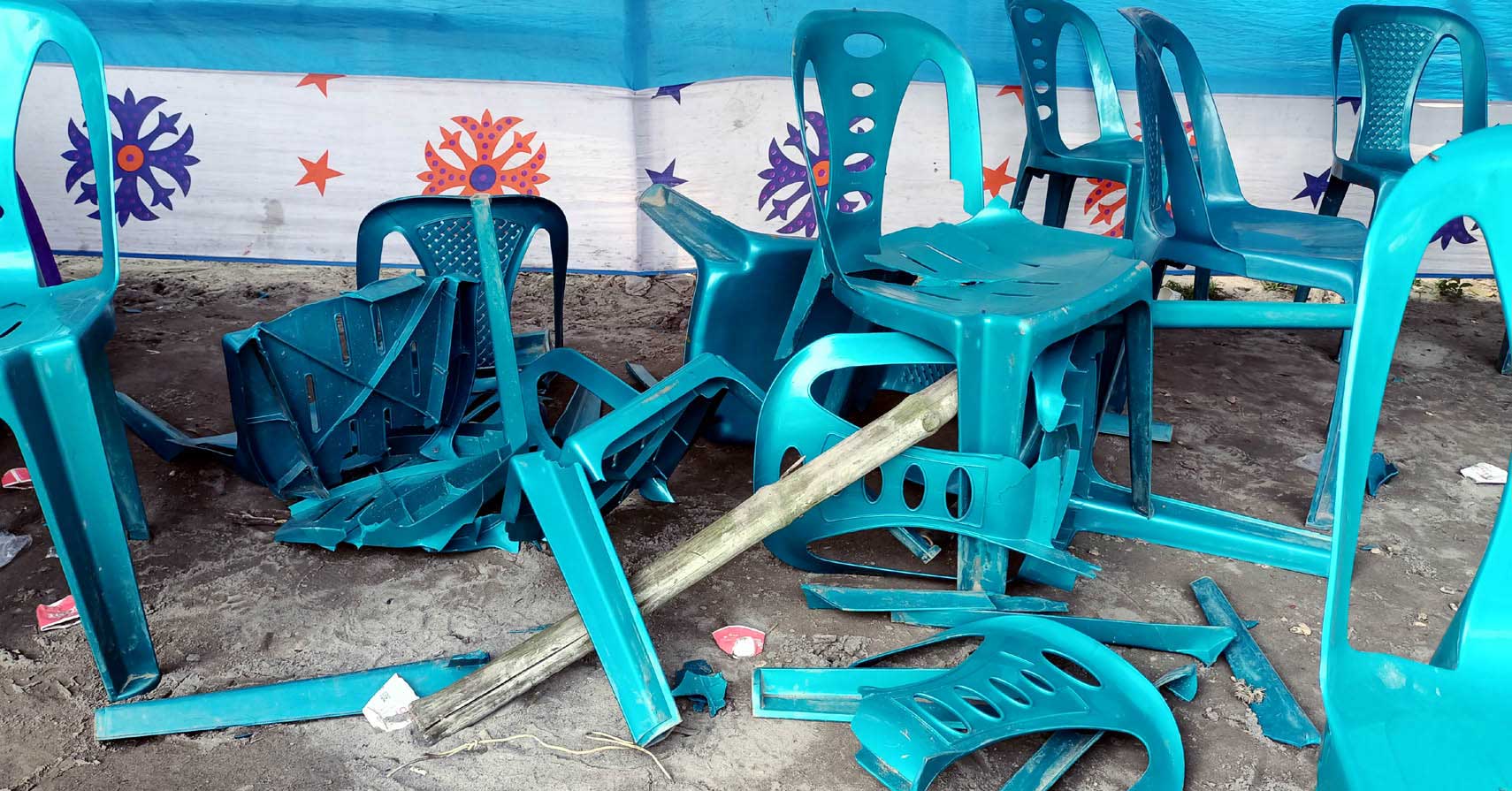 নৌকার অফিসে ভাঙচুর, আগুন