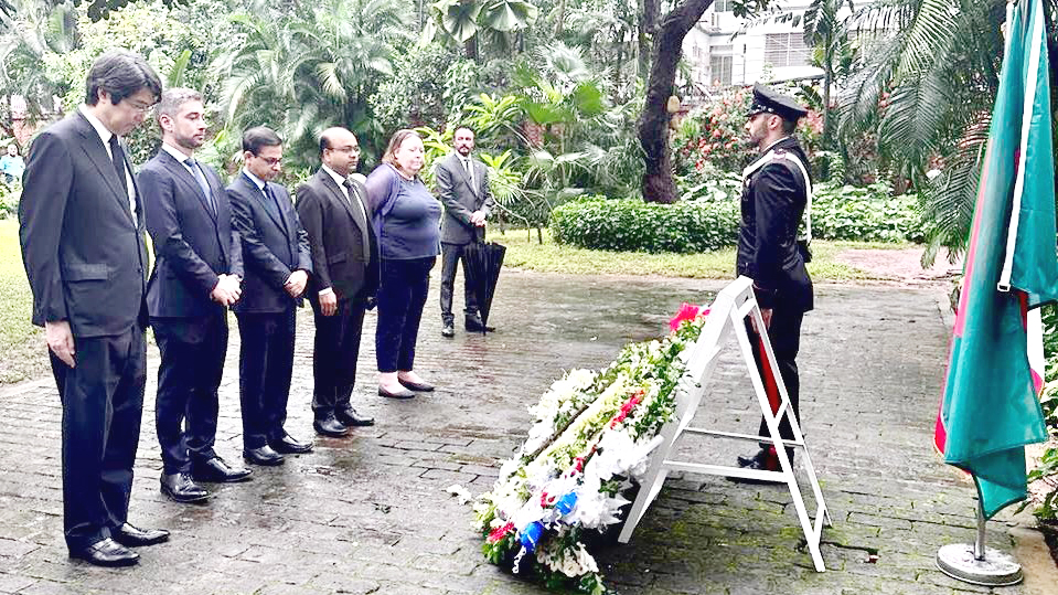 হোলি আর্টিজানে নিহতদের স্মরণে বিদেশি কূটনীতিকদের শ্রদ্ধা