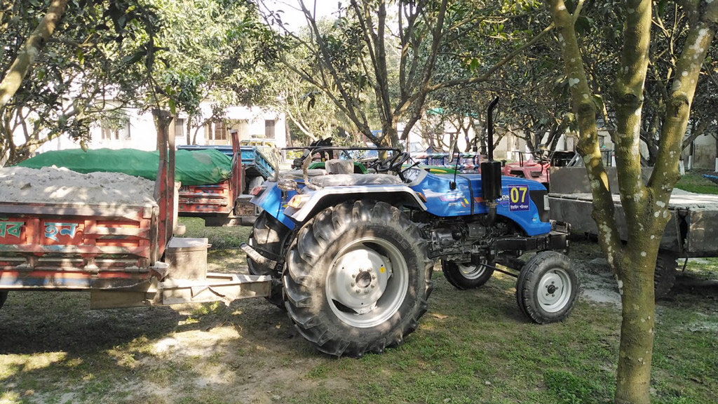 বালু উত্তোলন করায় কারাদণ্ড, ট্রাক্টর জব্দ