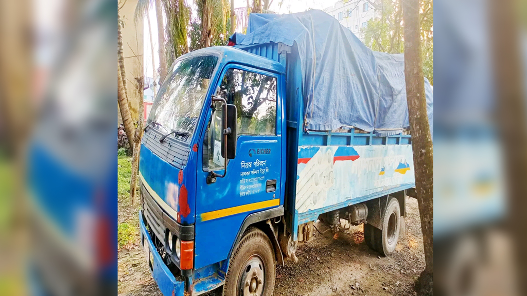 ডিসির গাড়িতে ট্রাকের ধাক্কা, চালককে ৬ মাসের কারাদণ্ড