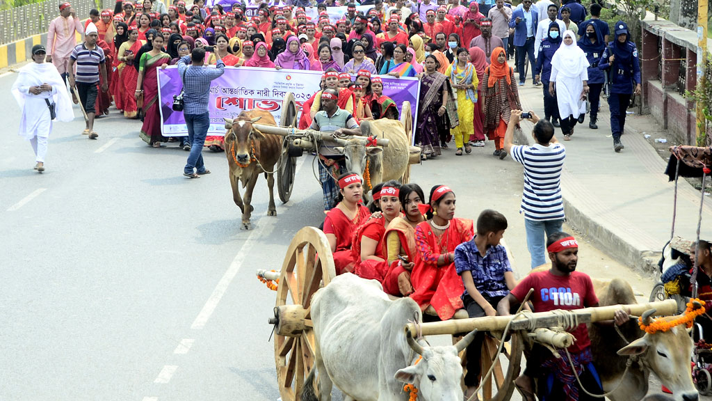 যশোরে নারী দিবসে গরুর গাড়ির শোভাযাত্রা