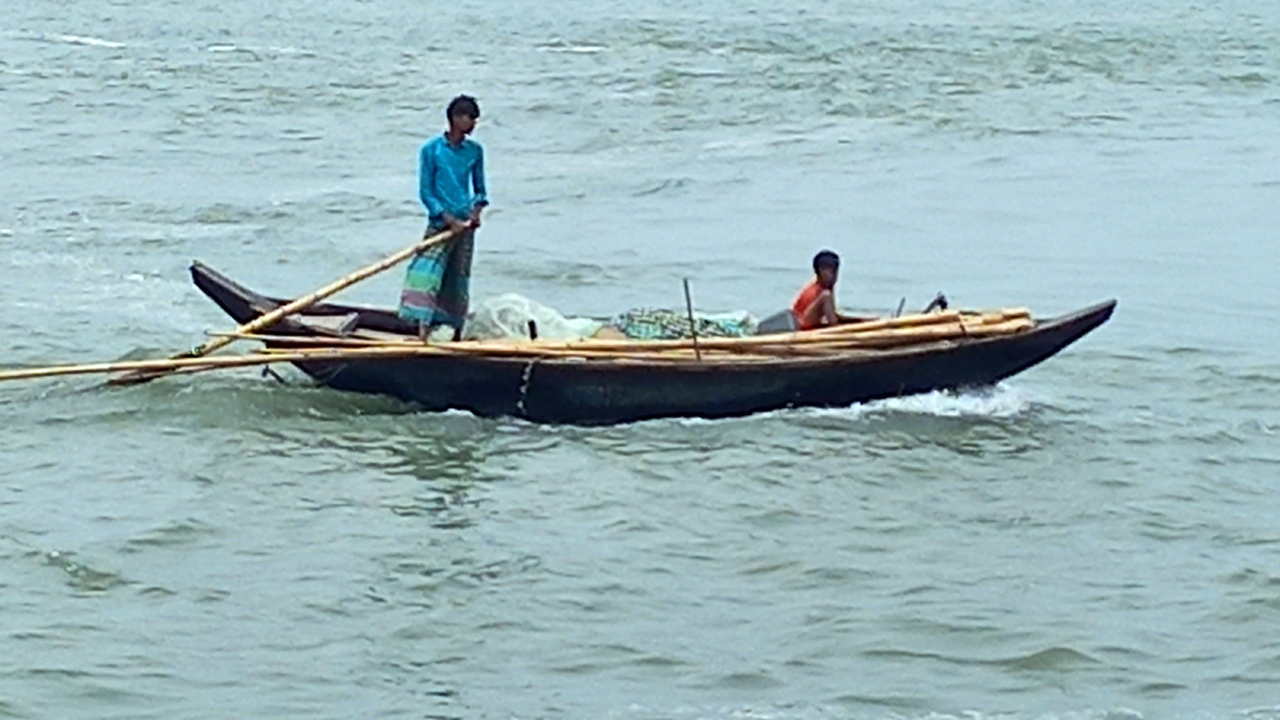 ২ মাসের নিষেধাজ্ঞা শেষে পদ্মা-মেঘনায় জাল পড়লেও ইলিশ উঠেছে কম