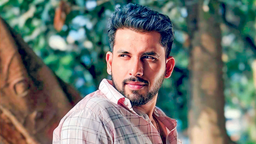 স্ত্রীর আত্মহত্যায় অভিনেতা আলভীর নামে মামলা