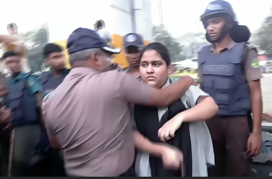 সাংবাদিক পেটানো সেই ডিসি এবার এনসিপির নারী কর্মীর গায়ে হাত দিলেন