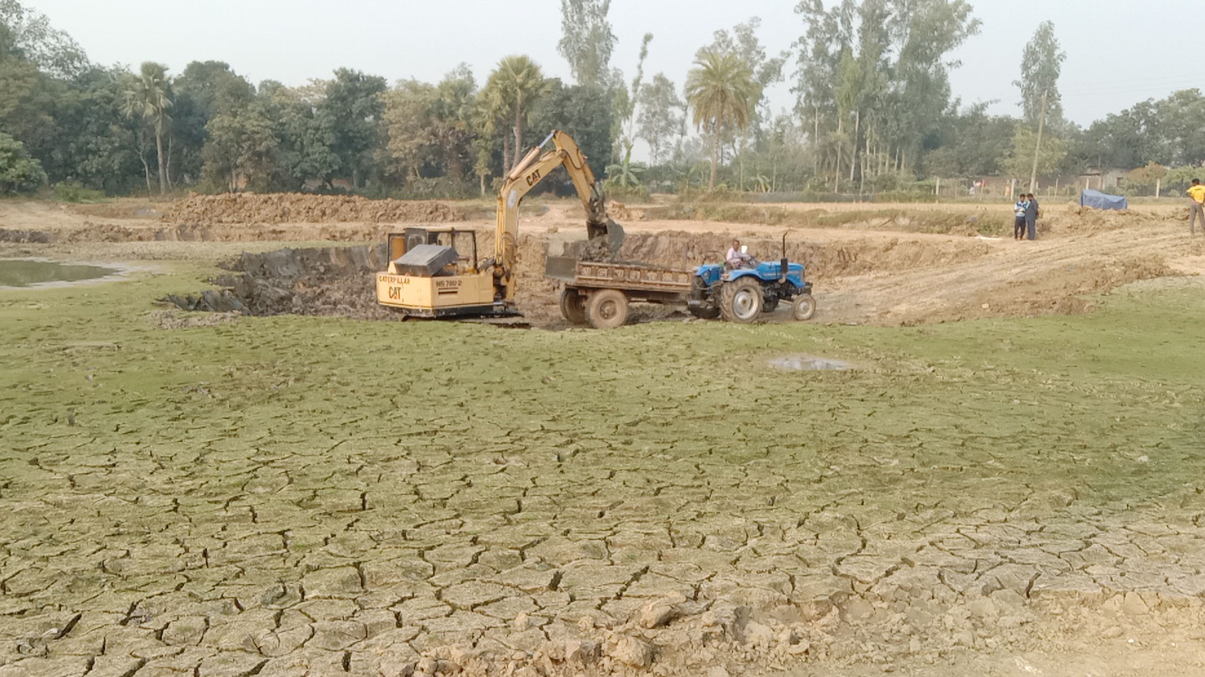 গণহারে পুকুর খনন