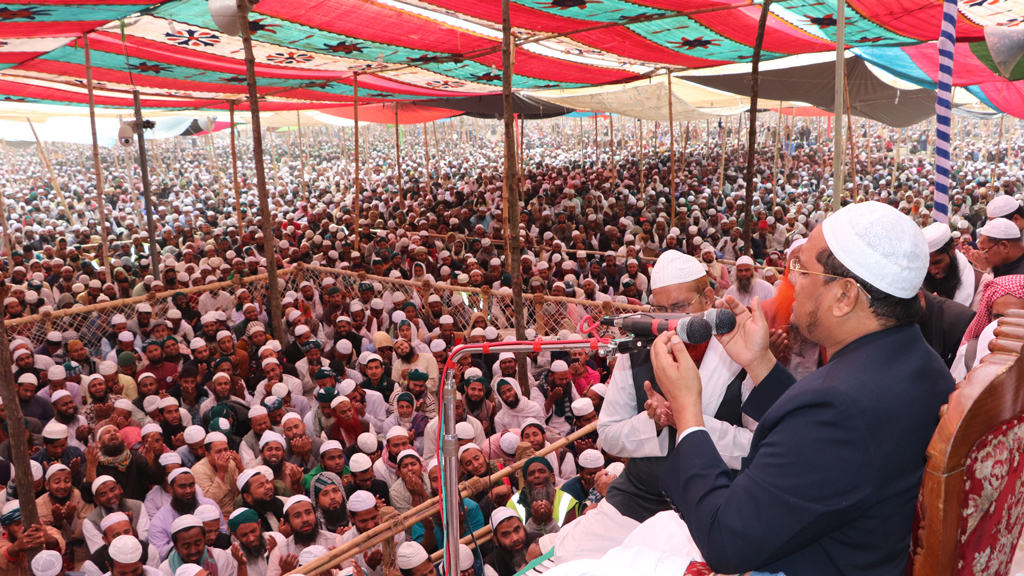 আখেরি মোনাজাতে শেষ চরমোনাইর মাহফিল