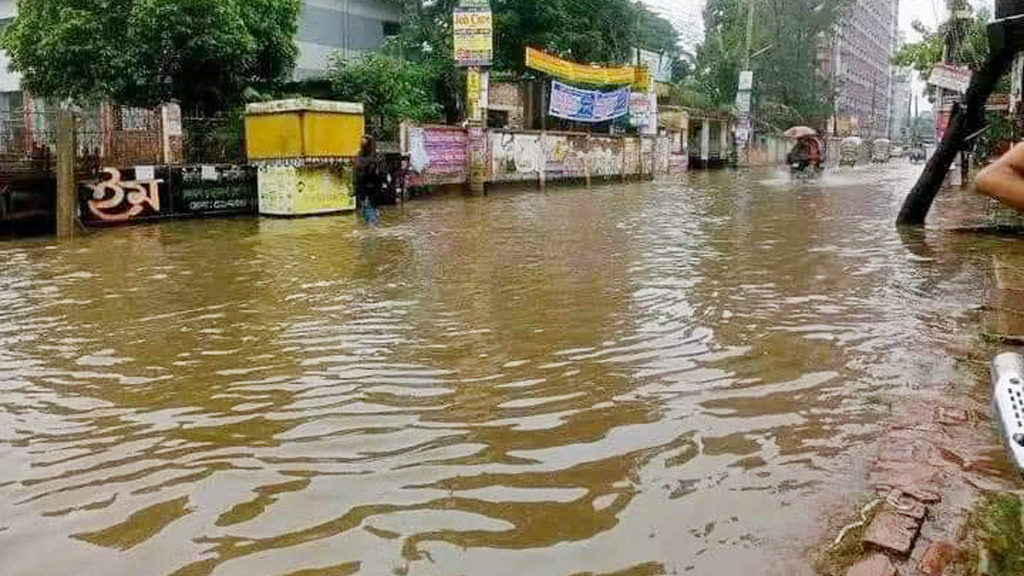 কুষ্টিয়ায় ভারী বর্ষণে বিপর্যস্ত জনজীবন, বিপাকে খেটে খাওয়া মানুষেরা