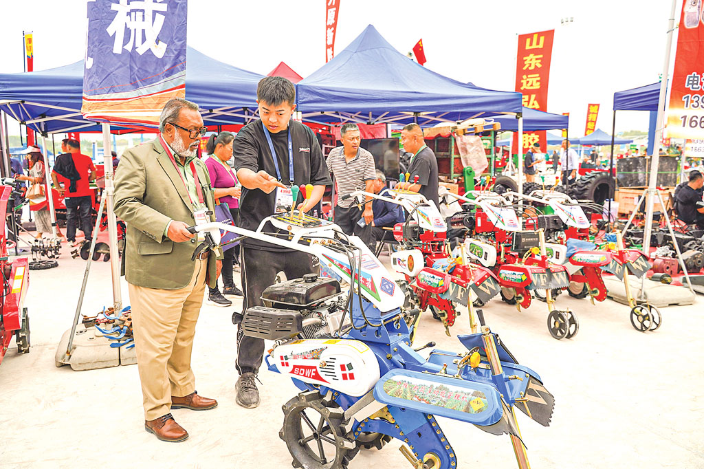 বাংলাদেশের কৃষি যান্ত্রিকীকরণে প্রত্যাশা ও বাস্তবতা