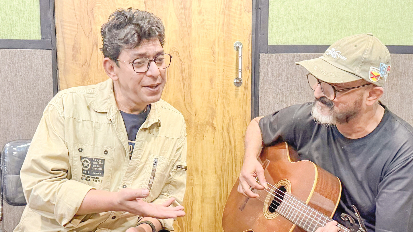 নিজের অভিনীত টালিউড সিনেমায় চঞ্চলের প্রথম প্লেব্যাক