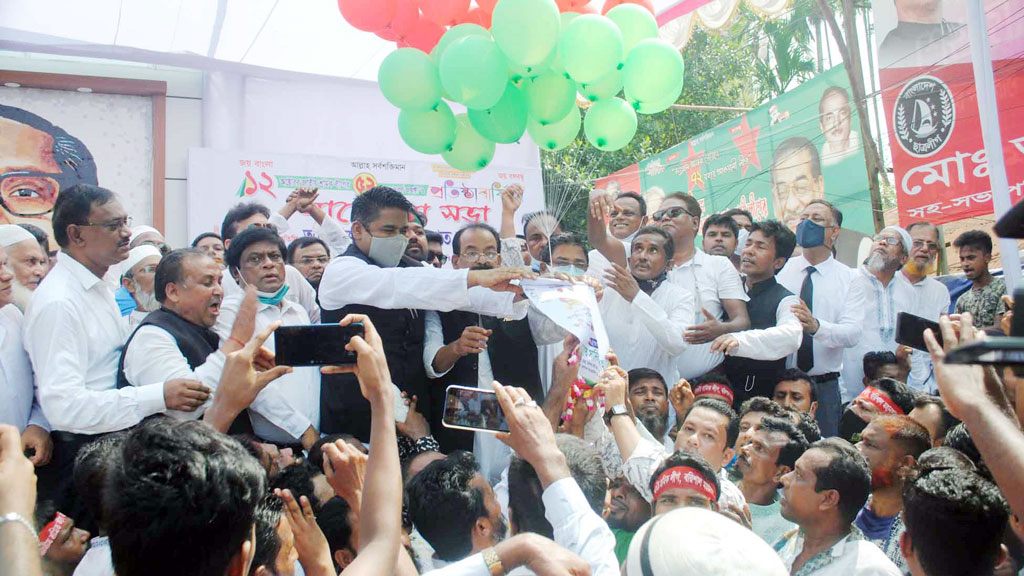 প্রতিষ্ঠাবার্ষিকীর অনুষ্ঠান উদ্বোধন করলেন মেয়র
