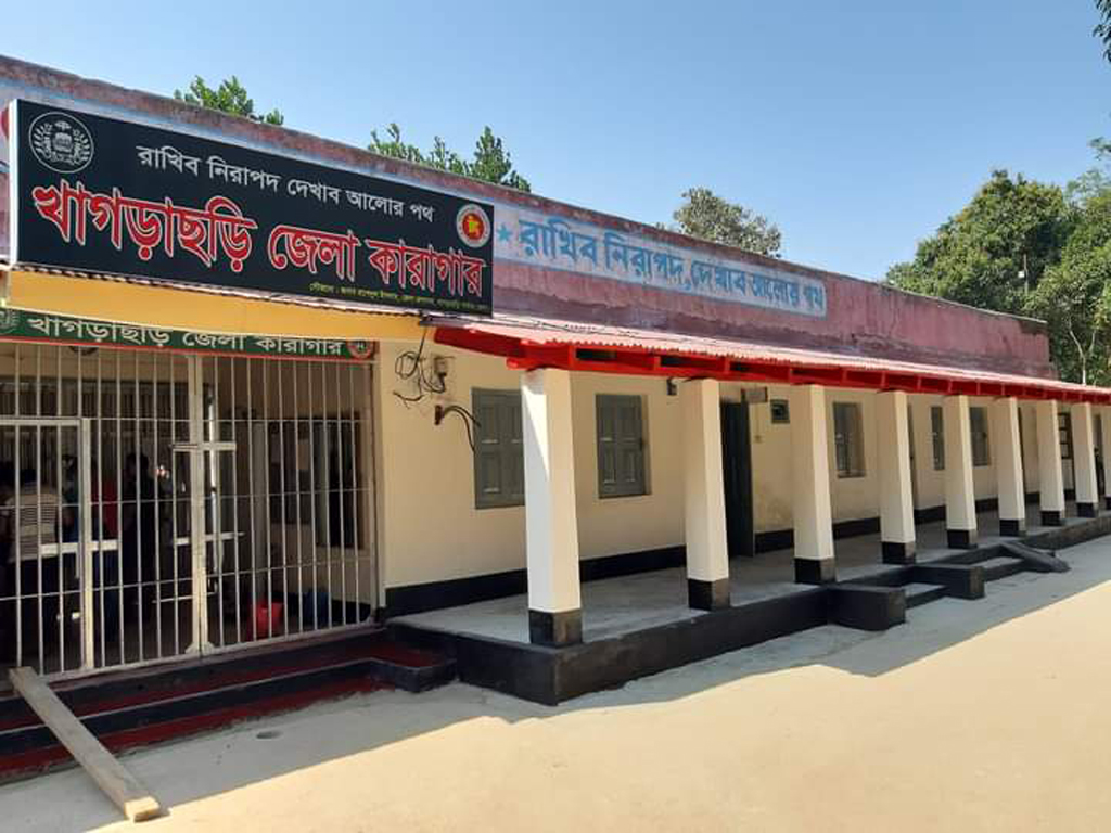 কারাগারের দেয়াল টপকে ২ আসামির পলায়ন, আটক ১