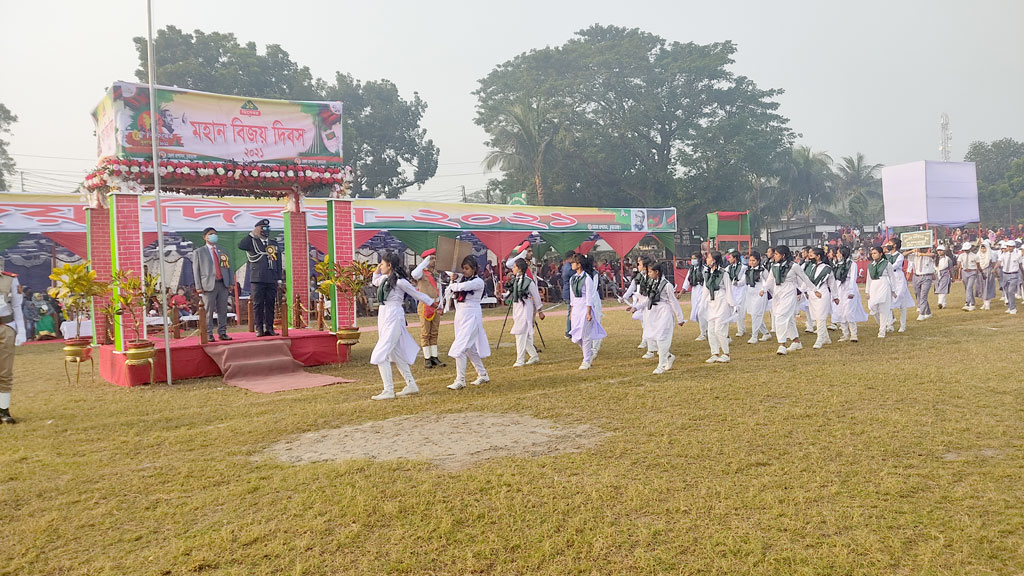 বিজয় দিবসে শহীদদের শ্রদ্ধা