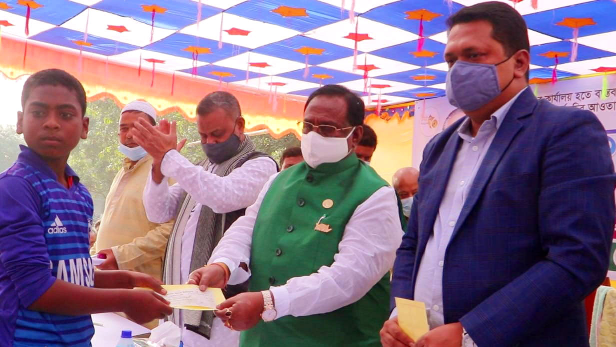 শিক্ষার আলো সর্বত্র পৌঁছে দিচ্ছে সরকার: খাদ্যমন্ত্রী