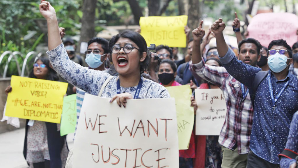 মাইশা হত্যার প্রতিবাদে সহপাঠীদের  বিক্ষোভ মিছিল