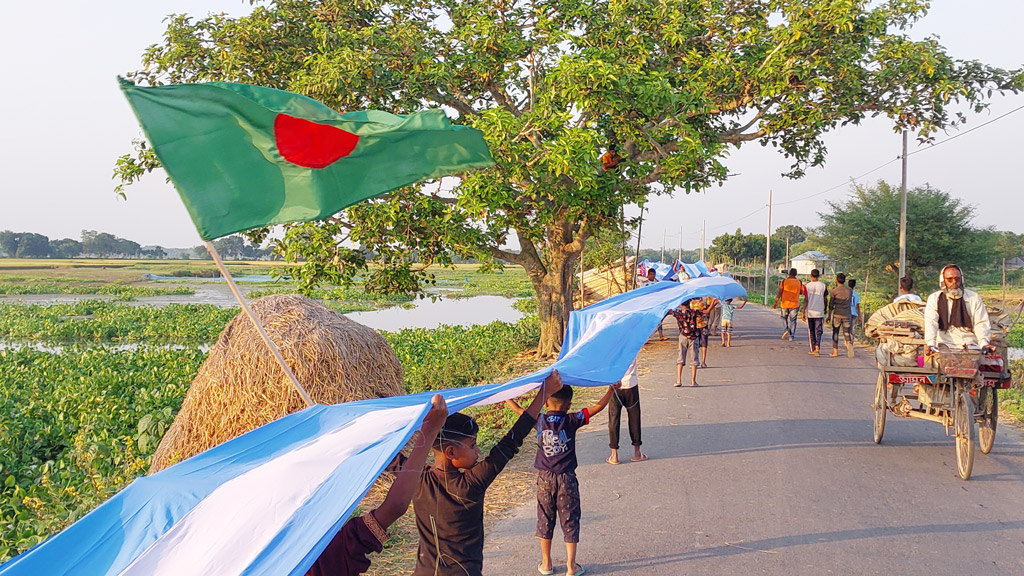 পাবনায় আর্জেন্টিনার ৬০০ ফুট লম্বা পতাকা