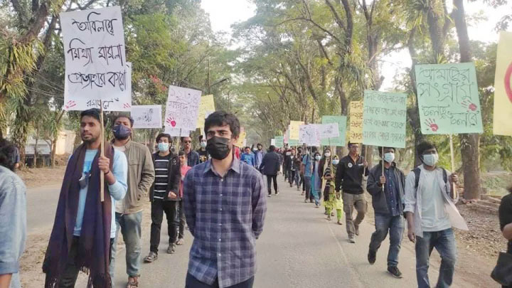 শাবিপ্রবির আন্দোলনে অর্থ দেওয়ার মামলা থেকে অব্যাহতি পেলেন সাবেক ৫ শিক্ষার্থী