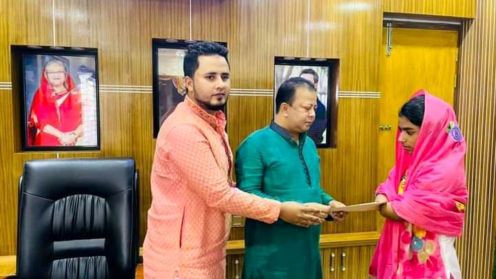 এগিয়ে চলেছেন নিপা