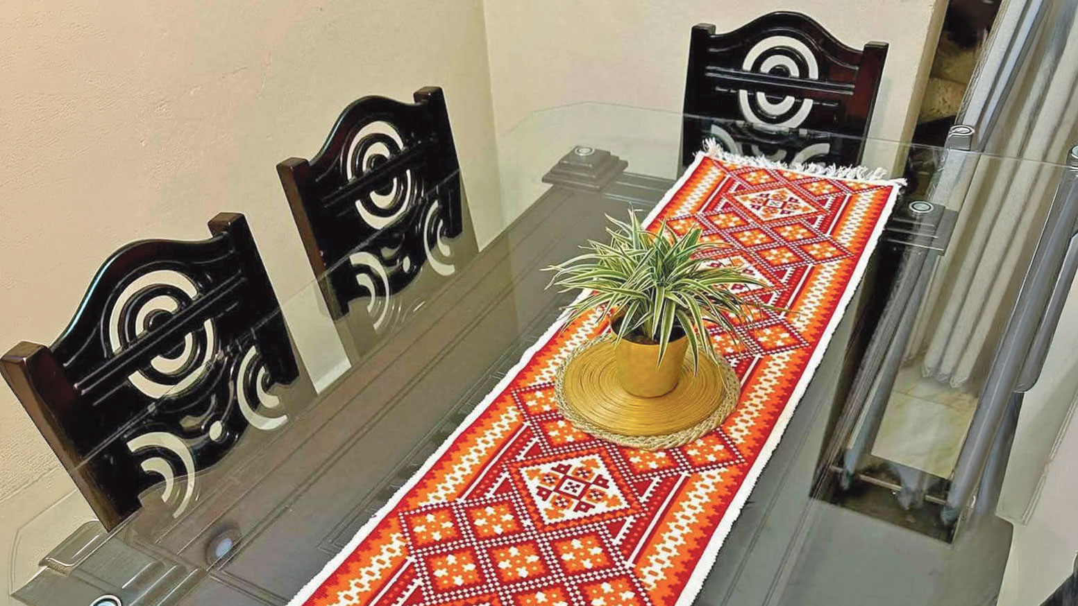 টেবিল রানারের যত্নআত্তি