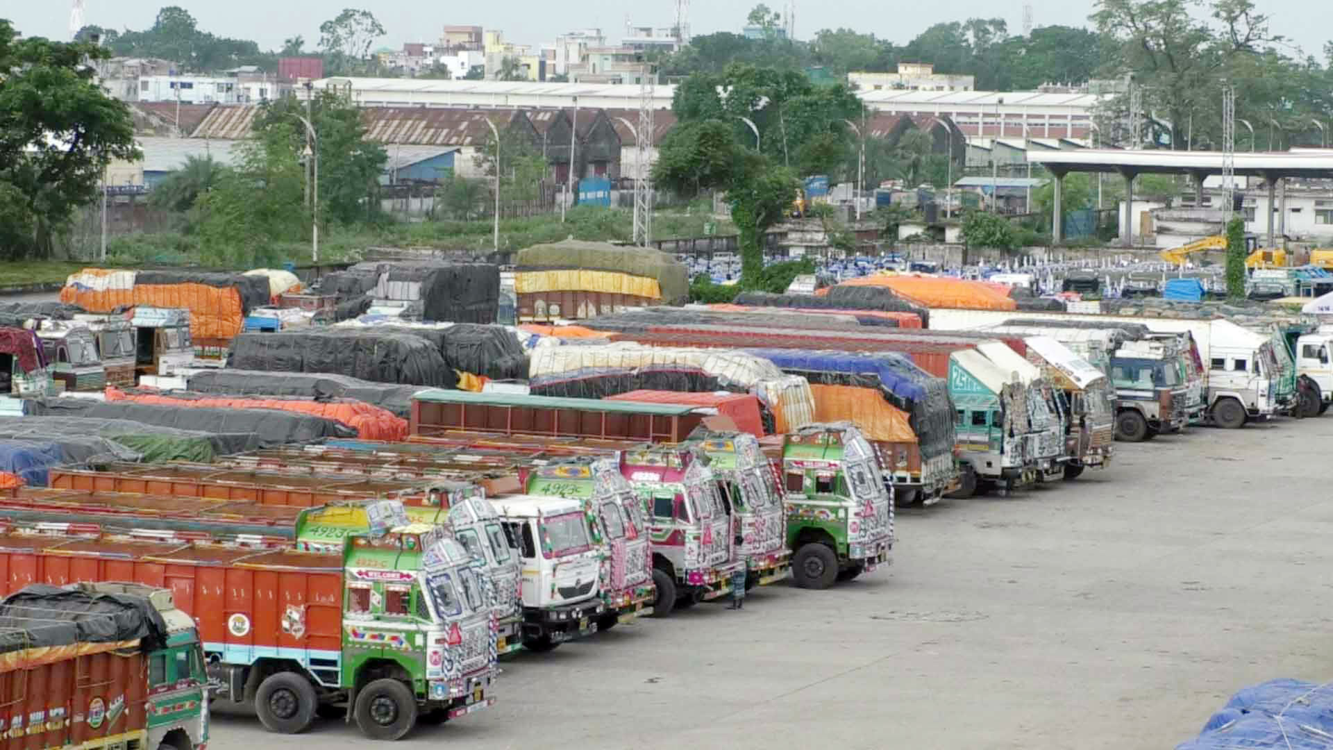 বেনাপোলে ৪ দিন বন্ধ আমদানি-রপ্তানি