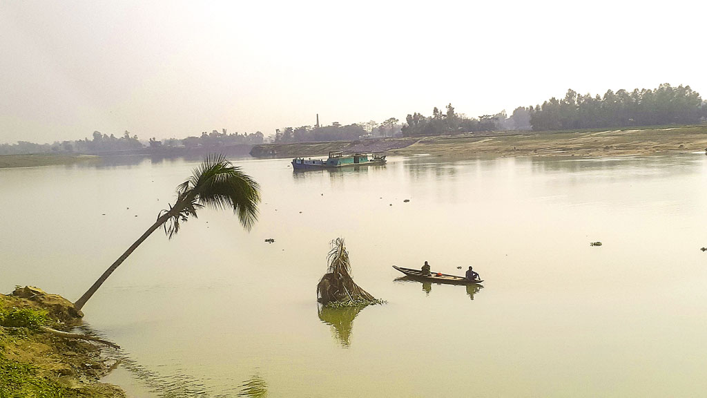 অবাধে বালু উত্তোলন বাঁধ-সেতু হুমকিতে