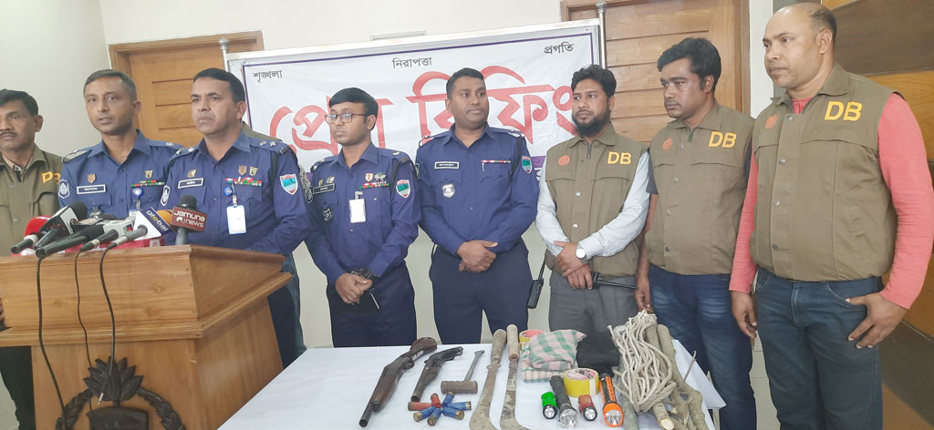 পুনর্বাসনের পর আবার দস্যুতায় নেমেছেন ফজলু সর্দার