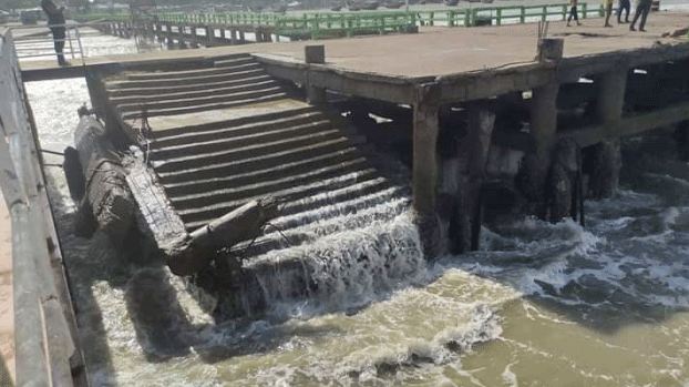 সেন্টমার্টিন দ্বীপে চারদিকে ভাঙন, বিধ্বস্ত জেটি