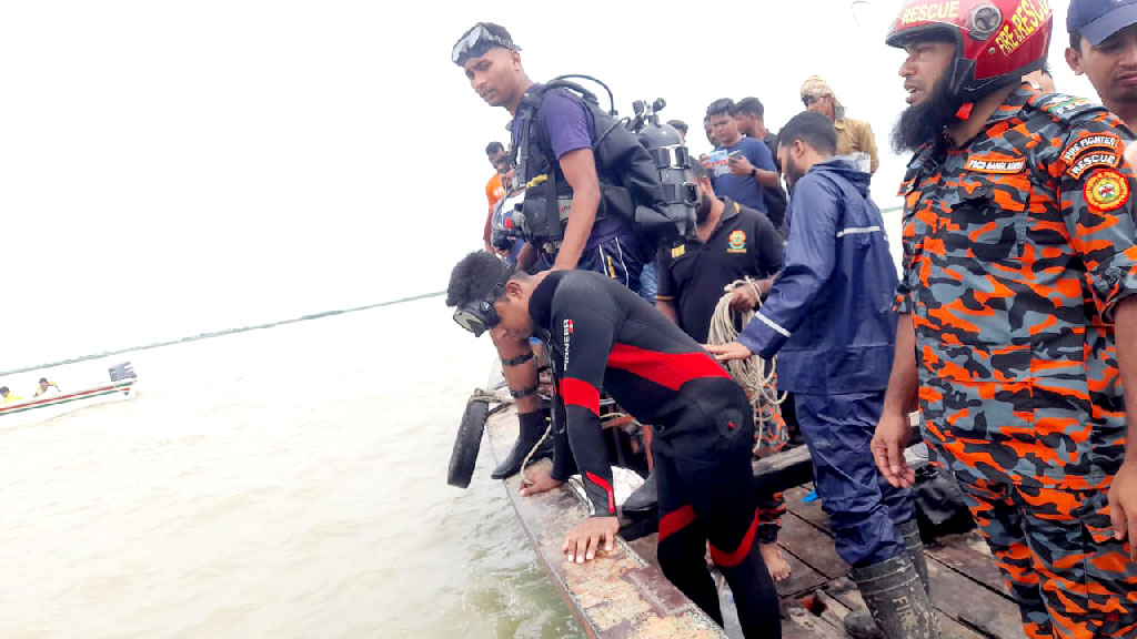 মেঘনায় ট্রলারডুবিতে আরও ২ লাশ উদ্ধার, নিখোঁজ ১ 