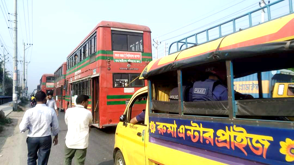 হরতালে ইবিতে পুলিশ প্রহরায় ক্লাস-পরীক্ষা 