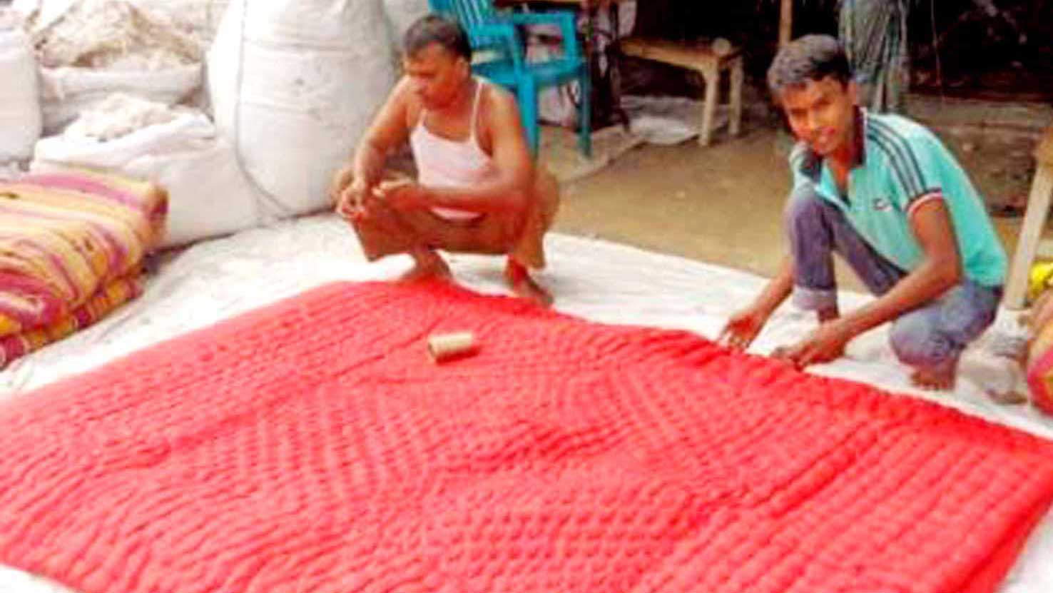 লেপের কারিগরের ব্যস্ততা বেড়েছে