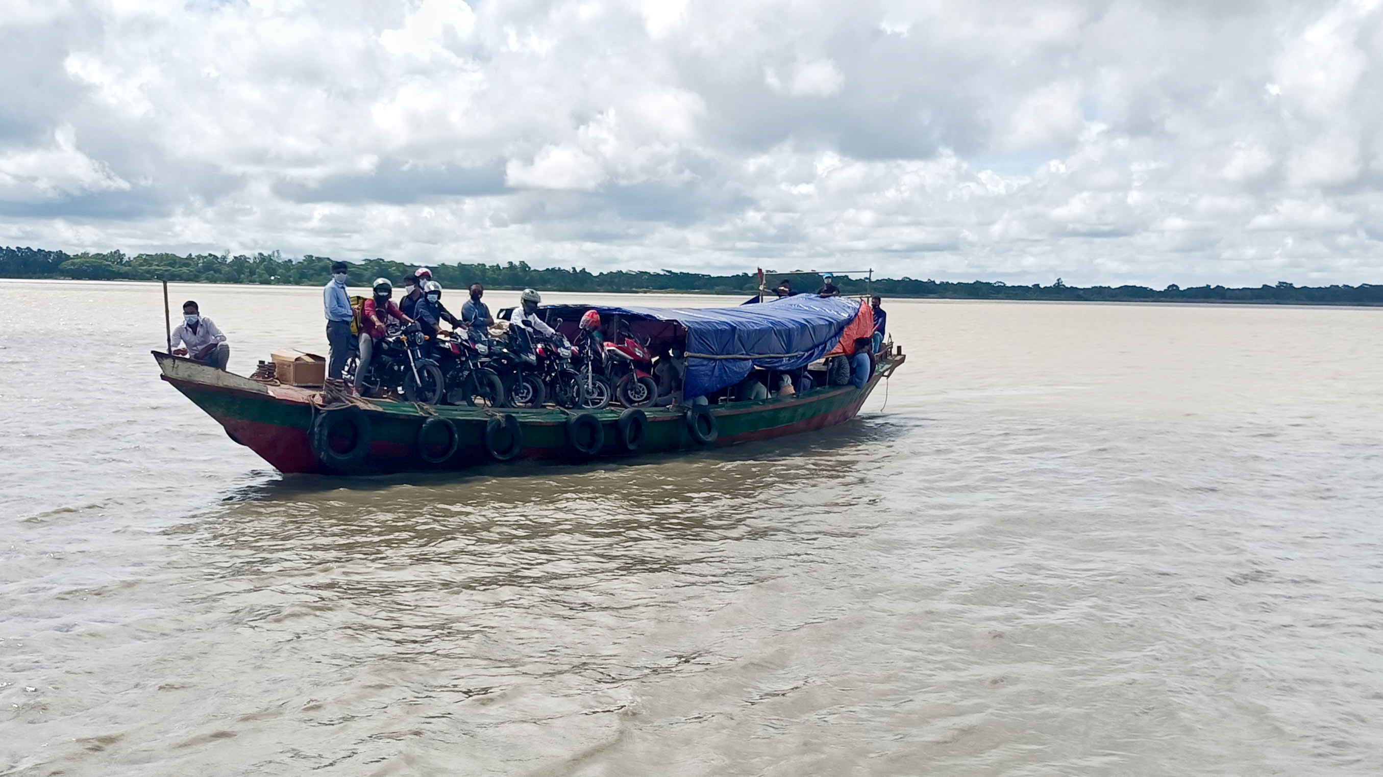 পটুয়াখালীর পায়রাকুঞ্জ খেয়াঘাটে অতিরিক্ত ভাড়া আদায়