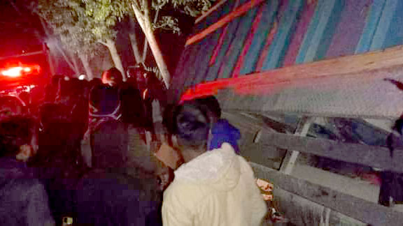বিকল ট্রাক মেরামত করতে গিয়ে প্রাণ গেল মেকানিকের