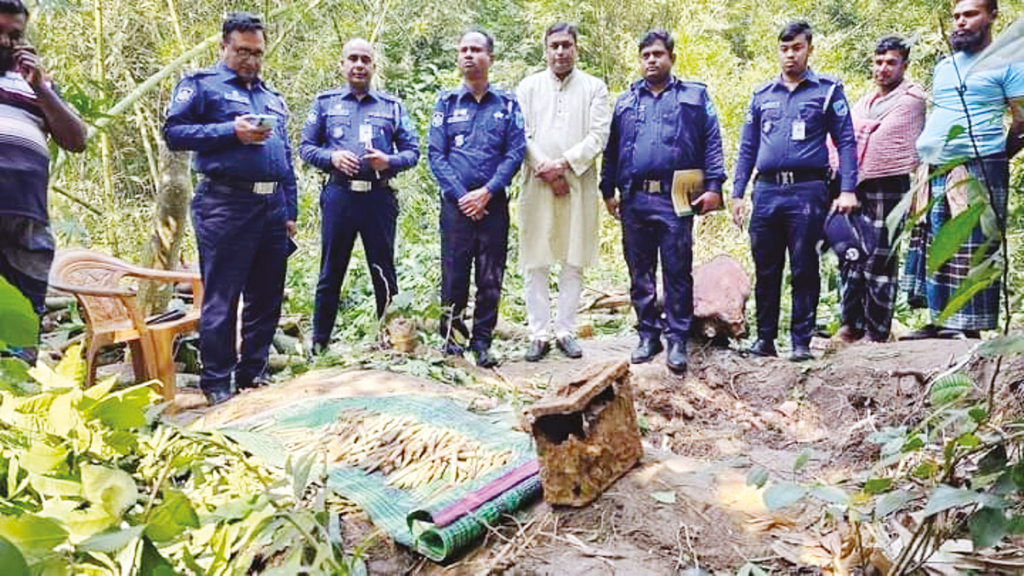 বোয়ালমারীতে বাঁশবাগান থেকে ৩৪০টি গুলি উদ্ধার