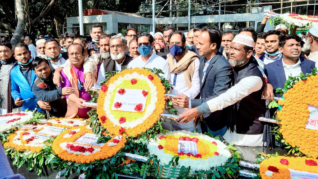 বঙ্গবন্ধুর প্রতিকৃতিতে শ্রদ্ধা ইউপি চেয়ারম্যানদের