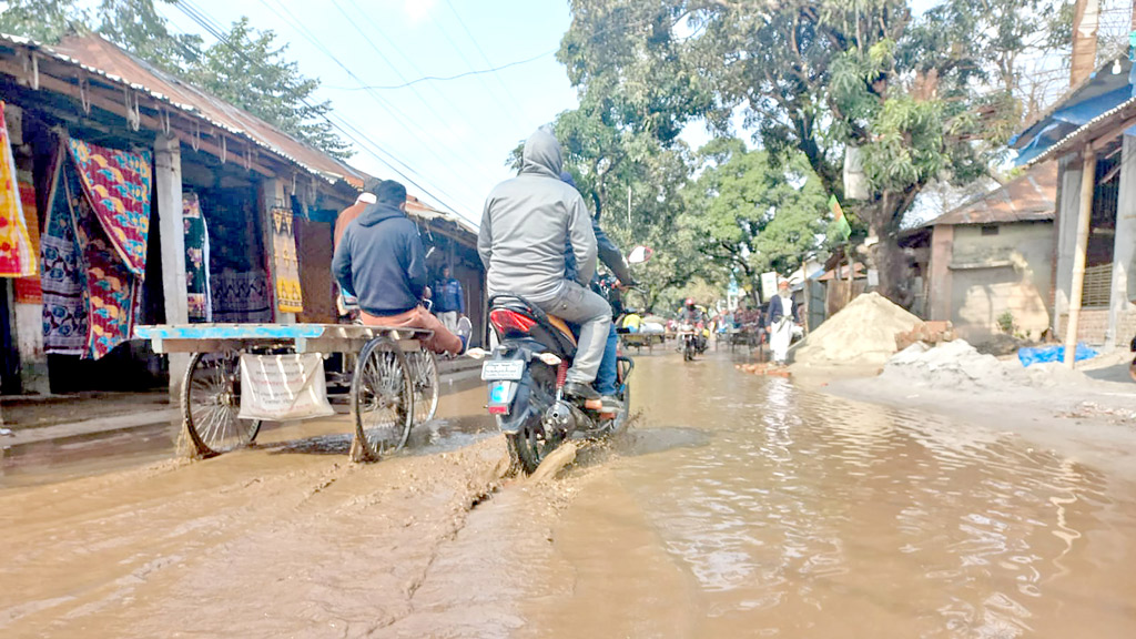 তারাগঞ্জে বিফলে কোটি টাকার নালা