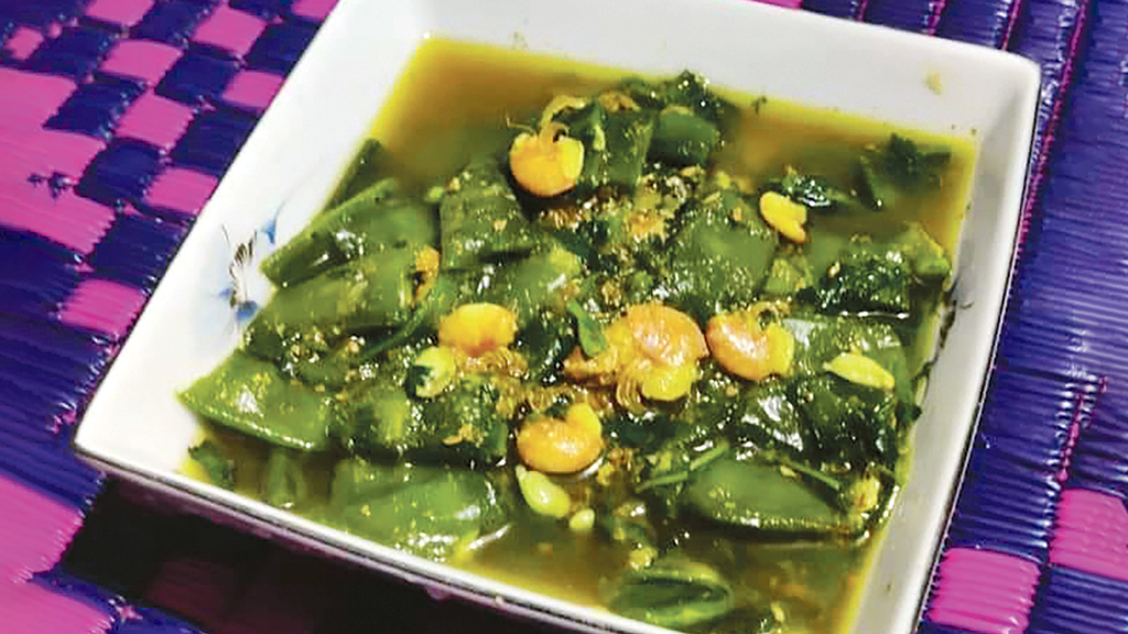 তেল ছাড়া শিম-চিংড়ি
