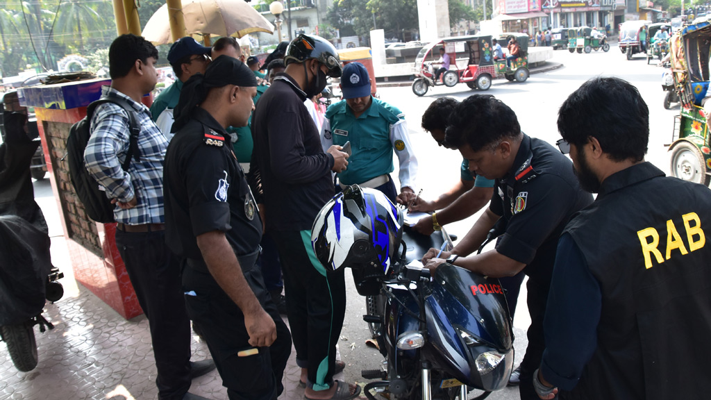 ধরপাকড়ের ভয়ে একা একা ঢাকার পথে বিএনপির নেতা-কর্মীরা 