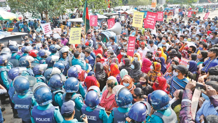পুলিশ অমানবিকভাবে আমাদের পিটিয়েছে