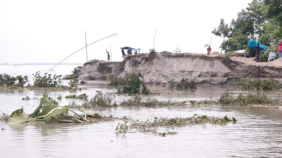 নিম্নাঞ্চল প্লাবিত যমুনা পারের, চলছে ভাঙন