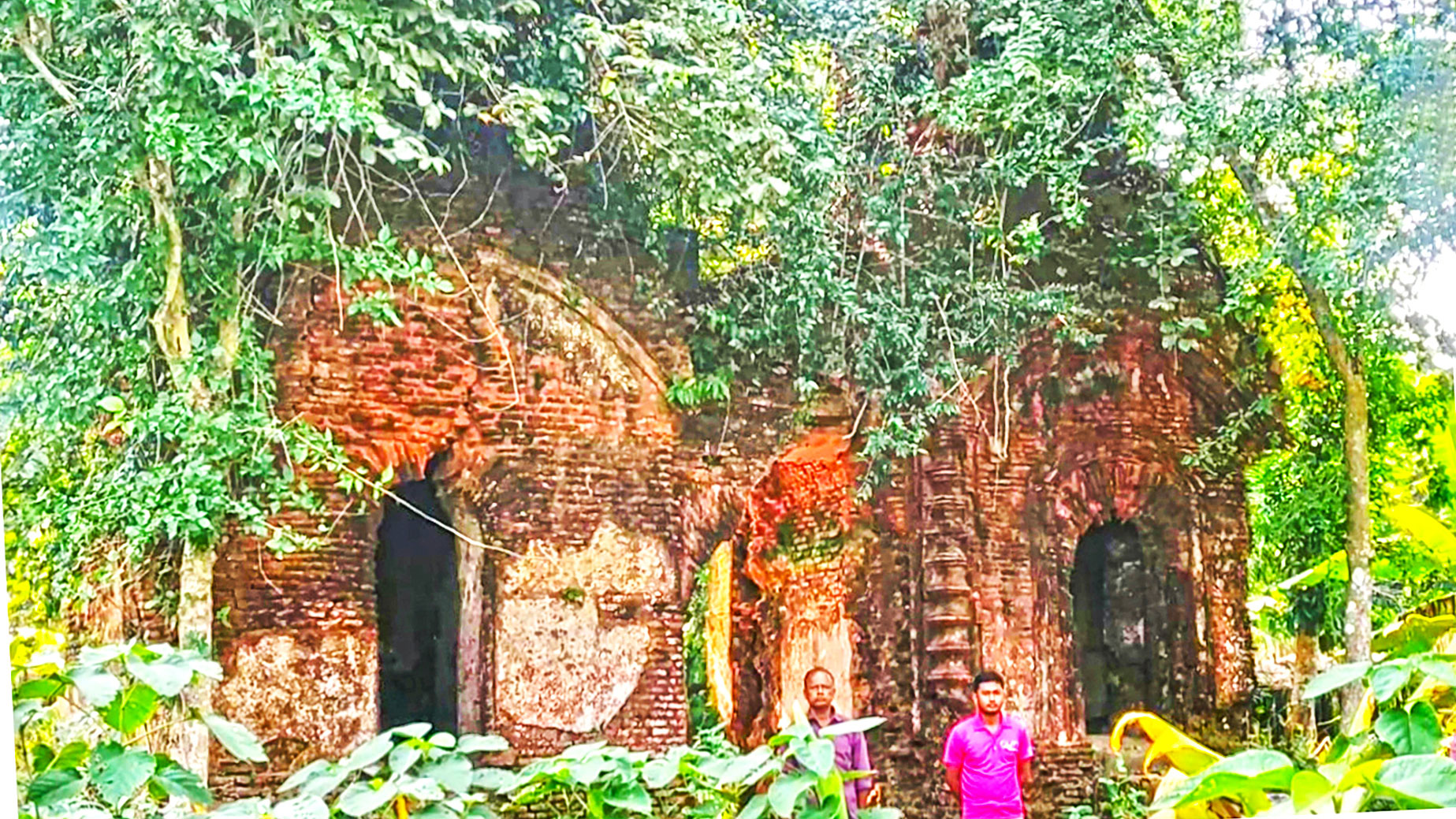 ‘গুপ্তধনের’ খোঁজে প্রাচীন মন্দিরে গোপনে খনন