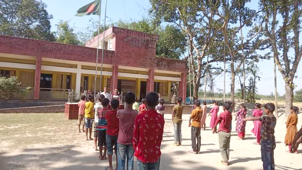 শিক্ষার্থী ১৫ জন হলেও উপবৃত্তি পায় ২৩ জন