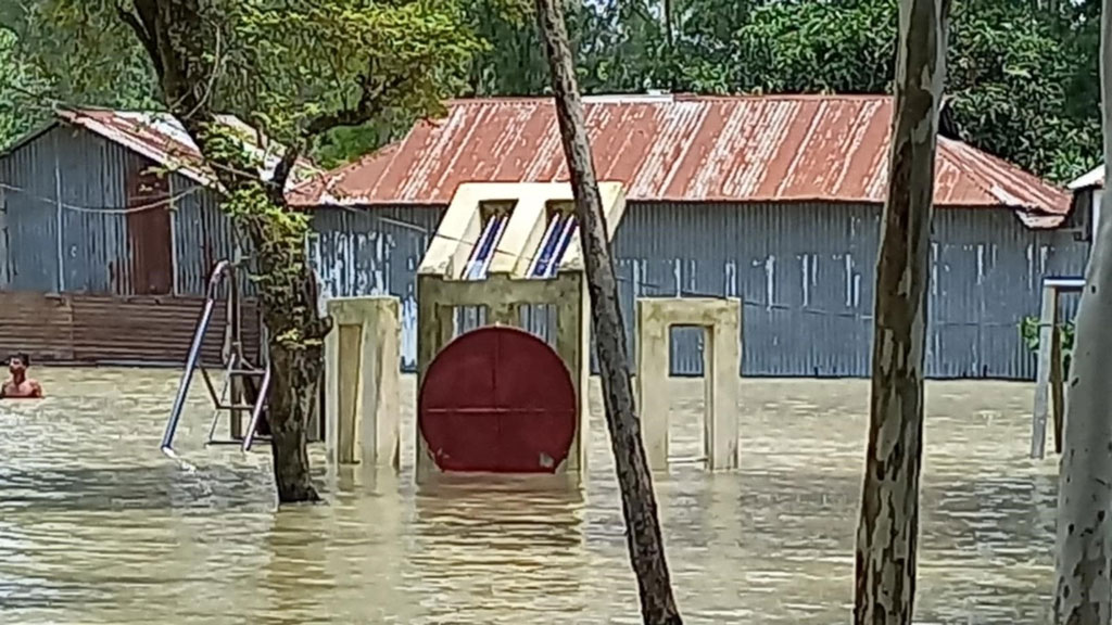 সিরাজগঞ্জে যমুনার পানি বেড়েই চলেছে, ক্ষতিগ্রস্ত ৫ হাজারের বেশি পরিবার