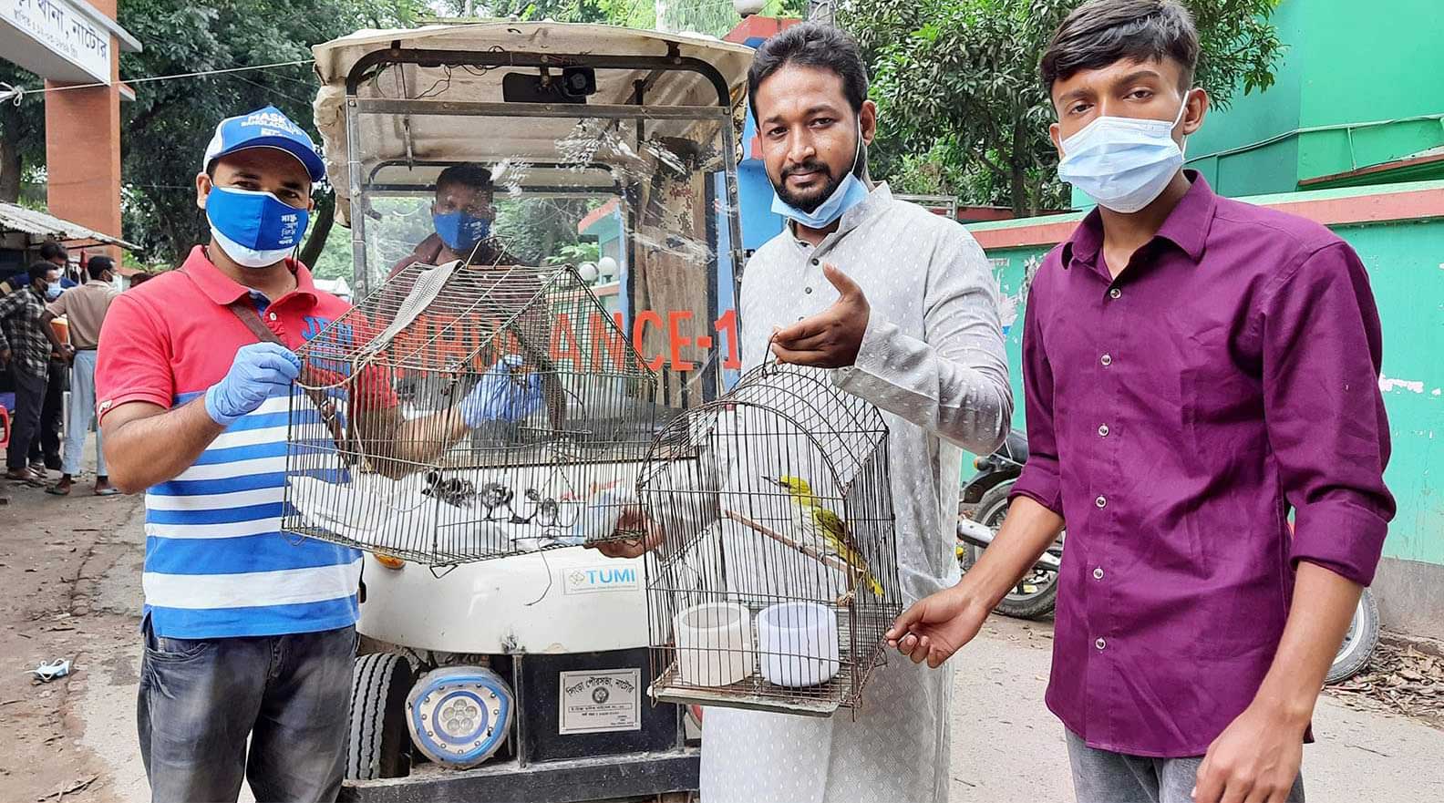 বেদেপল্লী থেকে বালিহাঁস উদ্ধার করলেন পরিবেশকর্মীরা