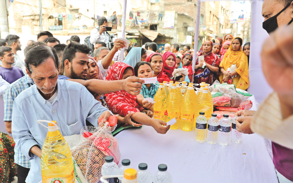 গরিবের কার্ড ভবন মালিককে