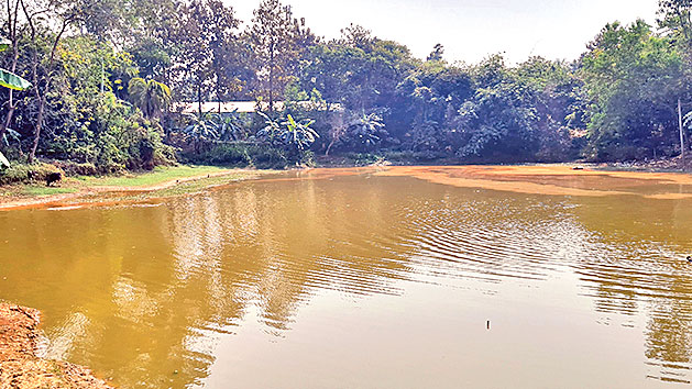 ‘অনিয়মে দখল’ সরকারি পুকুর