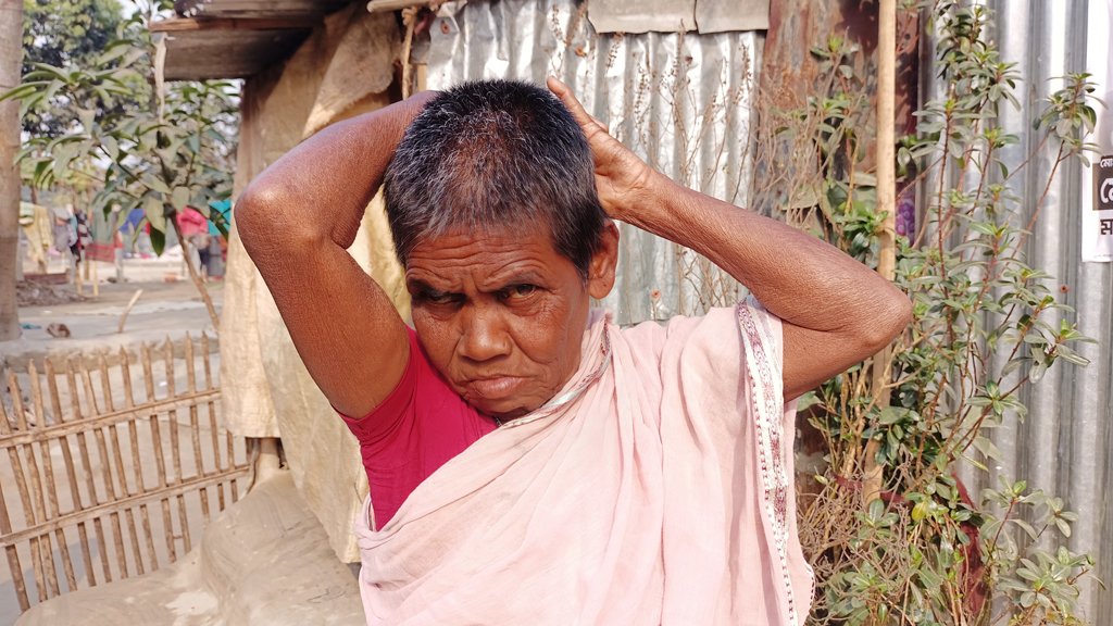 ৪৯ বছর পর জেলেকন্যা বাসন্তী দাসের পাশে উপজেলা প্রশাসন 