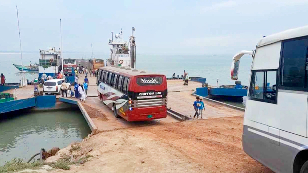 পাটুরিয়া-দৌলতদিয়া নৌরুটে নেই ভোগান্তি, ঈদযাত্রায় স্বস্তি